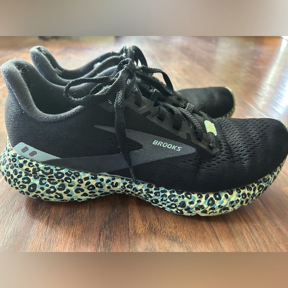 Women’s Brooks Launch 8 Black Running Shoes with Leopard Print Sole Size 8